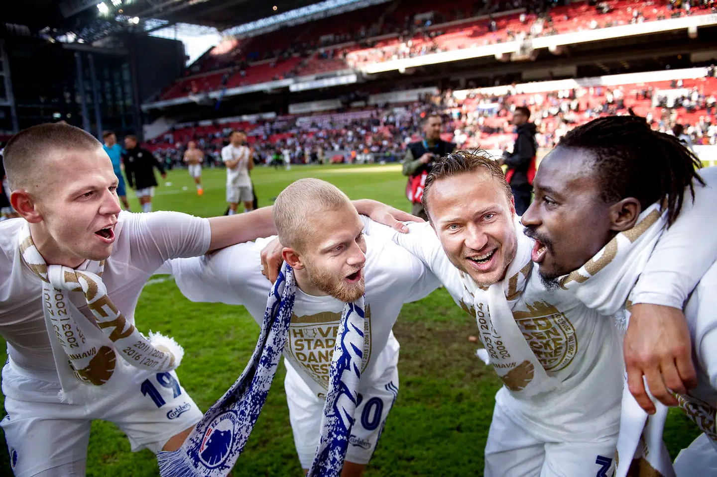 FCKs Denis Vavro, Nicolai Boilesen, Pierre Bengtsson og Dame N'Doye fejrer mesterskabet.