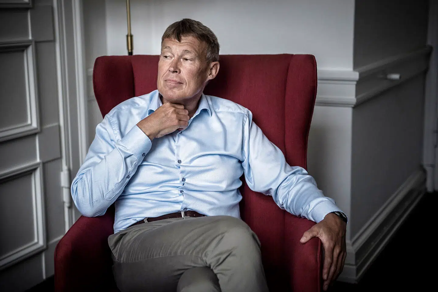 Jens Peter Christensen, professor i statsret om dronningens rolle i forbindelse med en dronningerunde: »Hun er bare med. Det tiltrækker jo lidt opmærksomhed – hold da op, en dronningerunde! Men hun skal ikke trækkes ind i det politiske spil. Det skal hun slet ikke sidde og gøre sig klog på.«