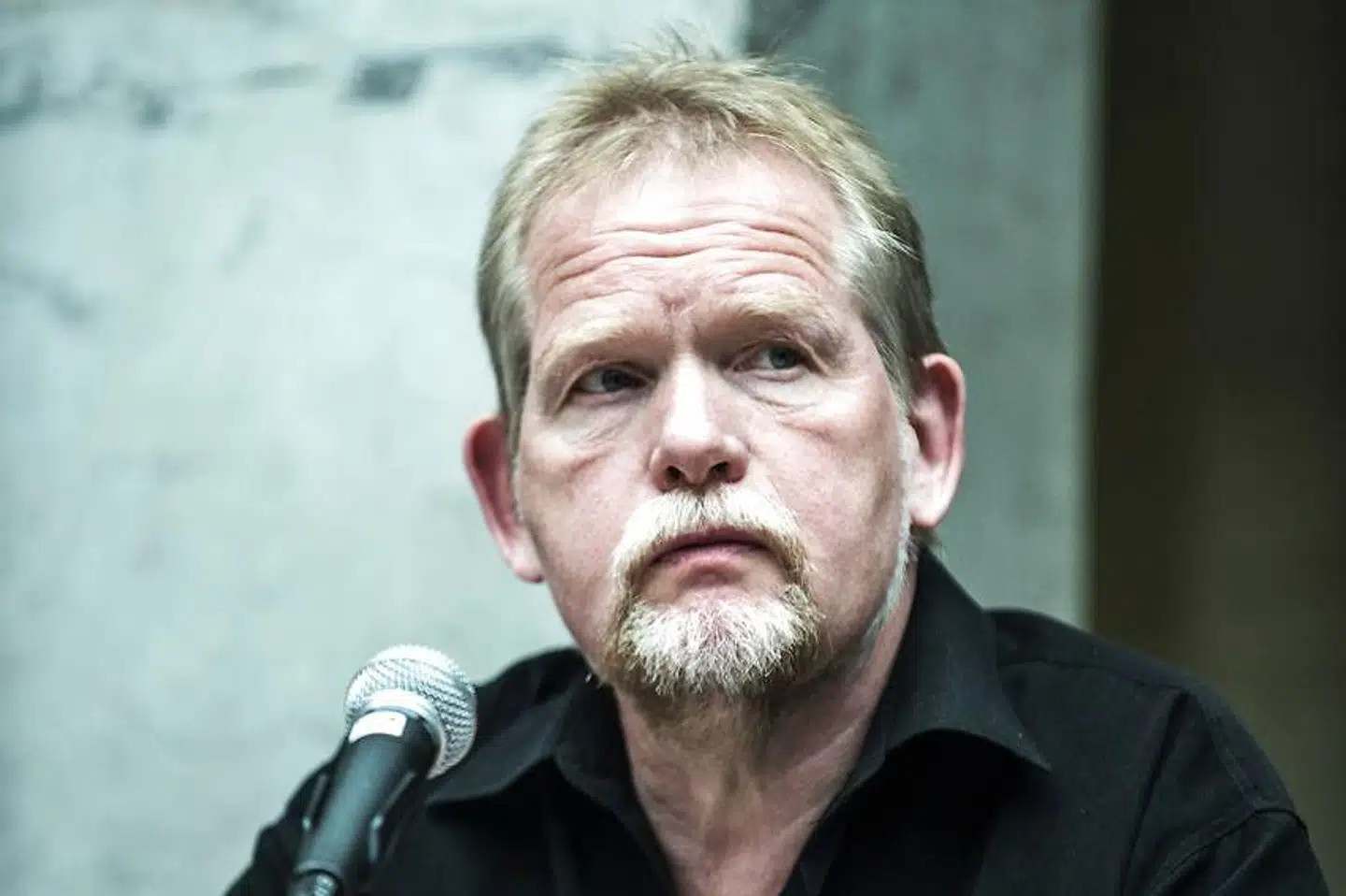 Løsningen på Venezuelas politiske problemer ligger ikke i et militærkup, siger Christian Juhl fra Enhedslisten.