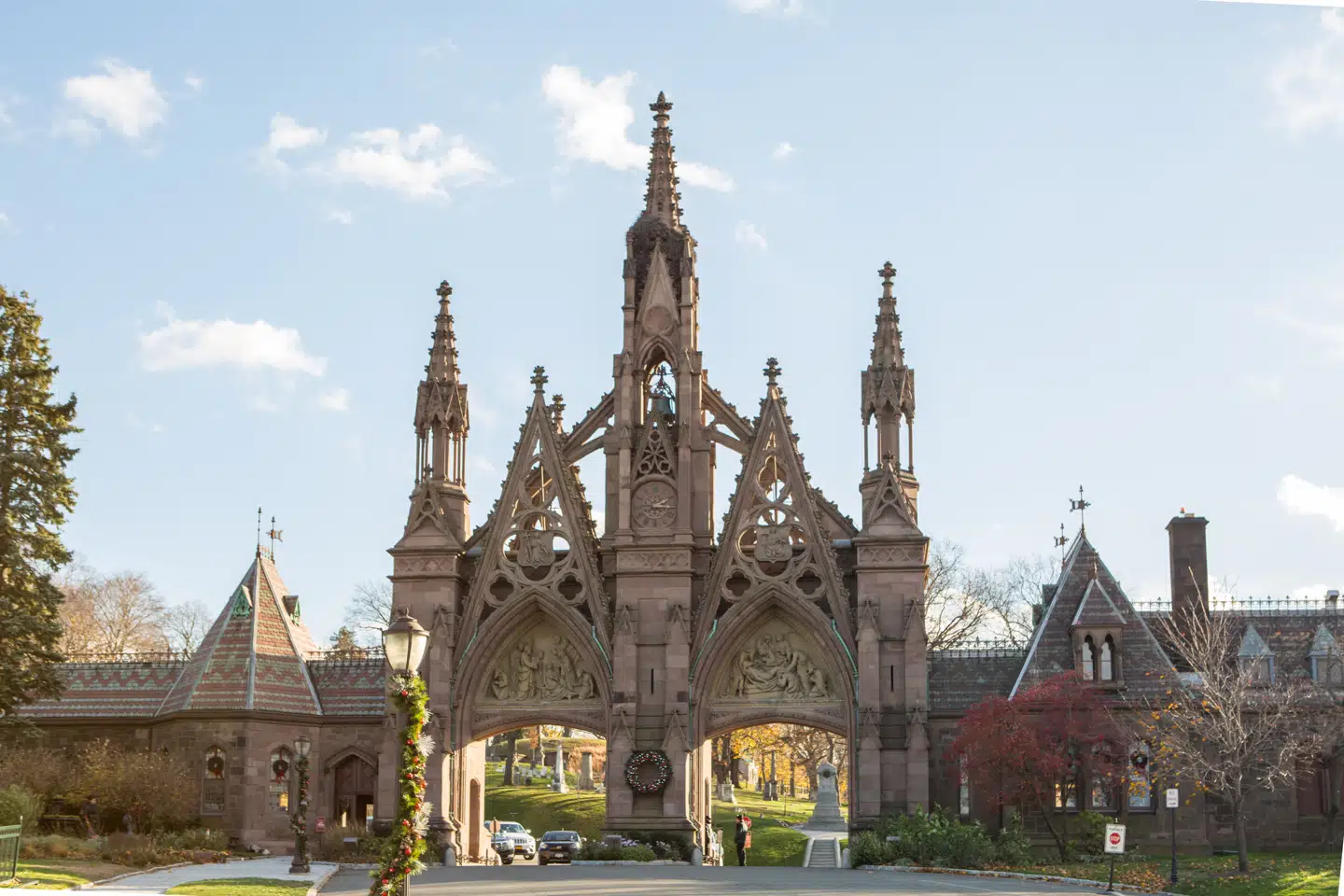 Green-Wood Cemetery er et arkitektonisk overdådigt nekropolis med kunstneriske mausolæer.