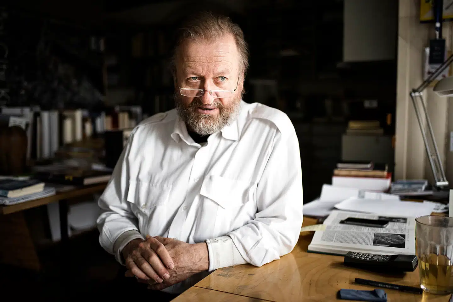 Bjørn Nørgaard har i mange år skabt monumenter og mindesmærker til samfundets institutioner som kirken og kongehuset. Mindelunden i Ryvangen har nu bedt billedhuggeren om en skulptur til minde om de faldne danske soldater under Anden Verdenskrig.