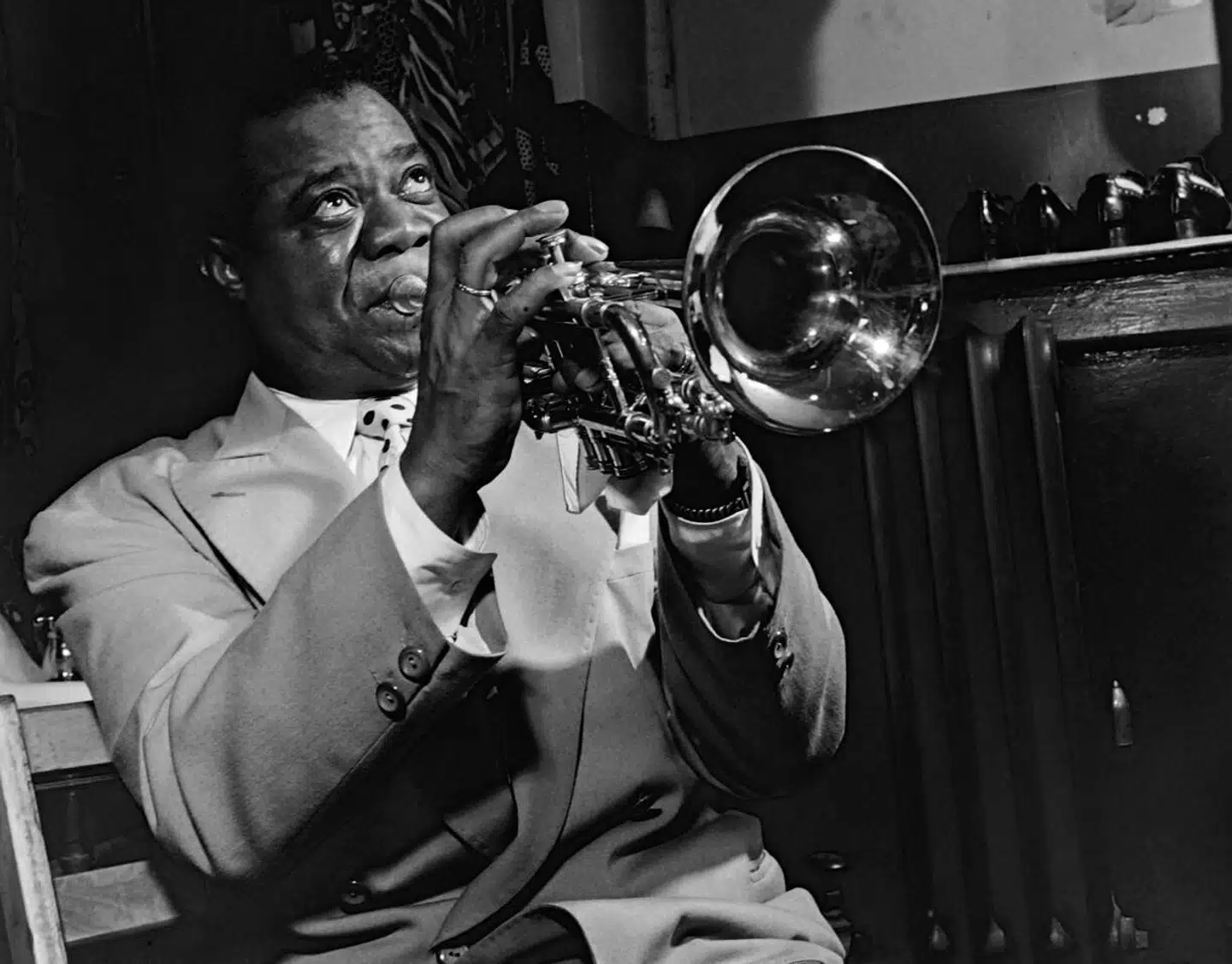 Man skal kunne sit håndværk – ligesom den berømte trompetist Louis Armstrong – hvis man som leder vil ud over rampen med sine præsentationer i konkurrence med kunstig intelligens, skriver erhvervsretoriker Mette Højen Wiik.