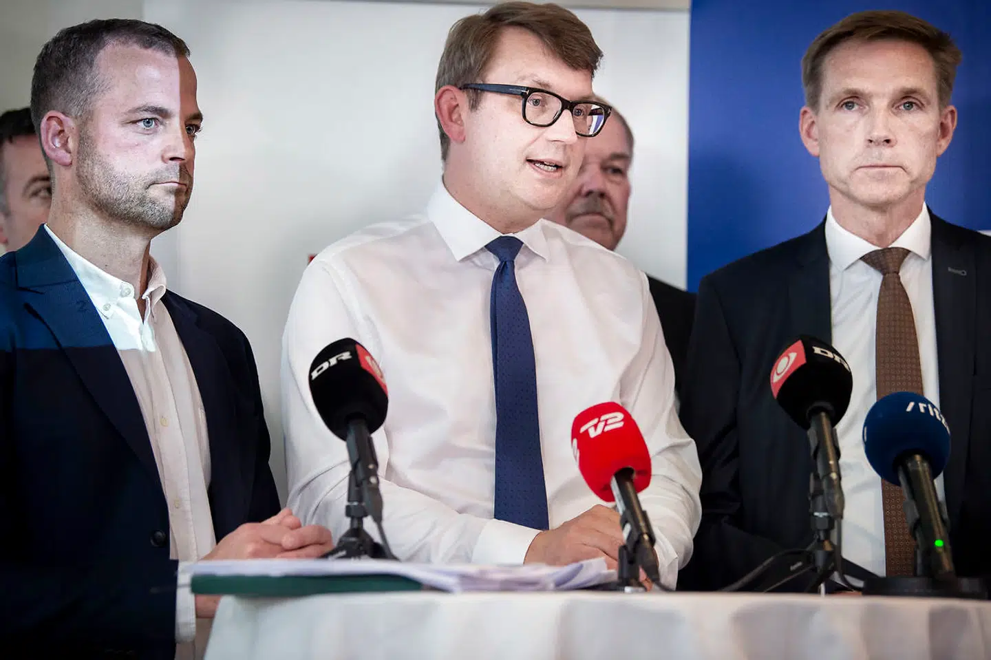 Radikale Venstres Morten Østergaard, beskæftigelsesminister Troels Lund Poulsen (V) og Dansk Folkepartis Kristian Thulesen Dahl ved præsentationen af aftalen om seniorførtidspension torsdag.
