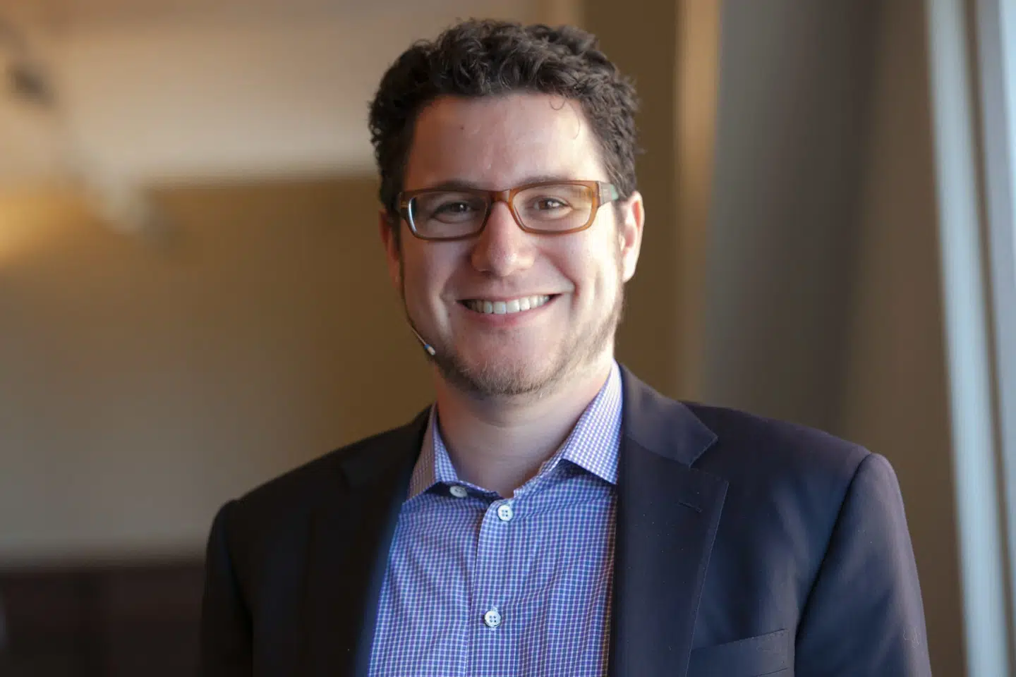 Den amerikanske entreprenør, forfatter og blogger Eric Ries mener, at virksomheder skal gentænke deres indre struktur og forhold, hvis de vil overleve. Gennem en række metoder, han kalder for »lean startup«, vil han revolutionere virksomheder verden over.