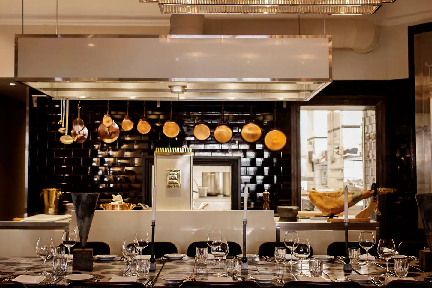 Legendariske Røde Claus fra Gl. Mønt overtog i det forgangne år Le Sommeliers lokaler i Bredgade, hvor Salon nu excellerer i franske klassikere.