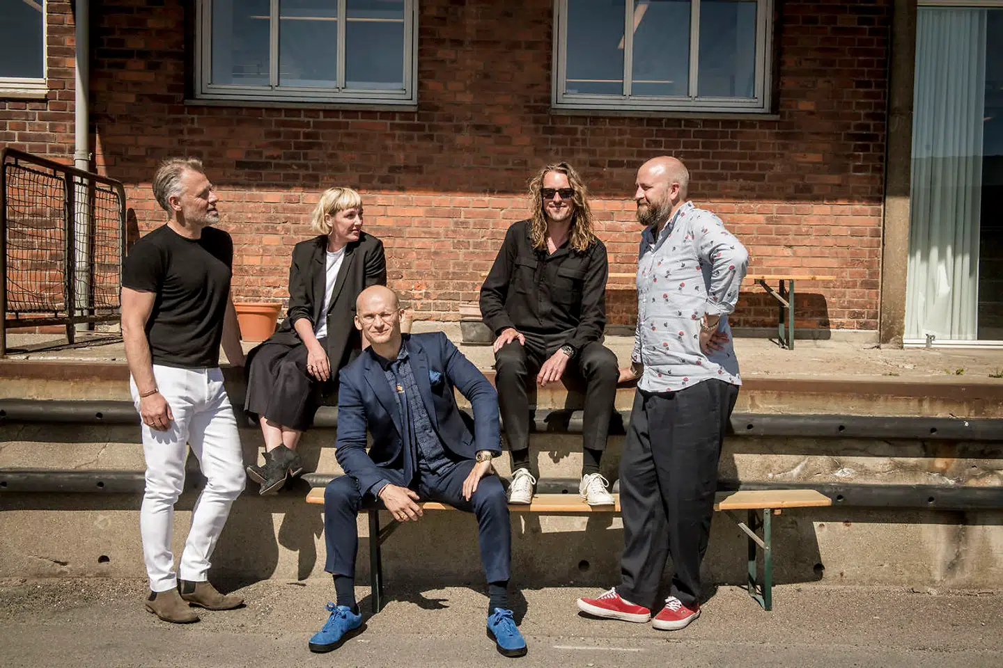 Christian Stadil og tidl. koncernchef i IC Companys, Niels Mikkelsen investerer i det københavnske modebrand Libertine Libertine. Fra venstre: Niels Mikkelsen, Pernille Schwartz, designchef, Christian Stadil, Rasmus Bak, adm. direktør og Peter Ovesen, finansdirektør.