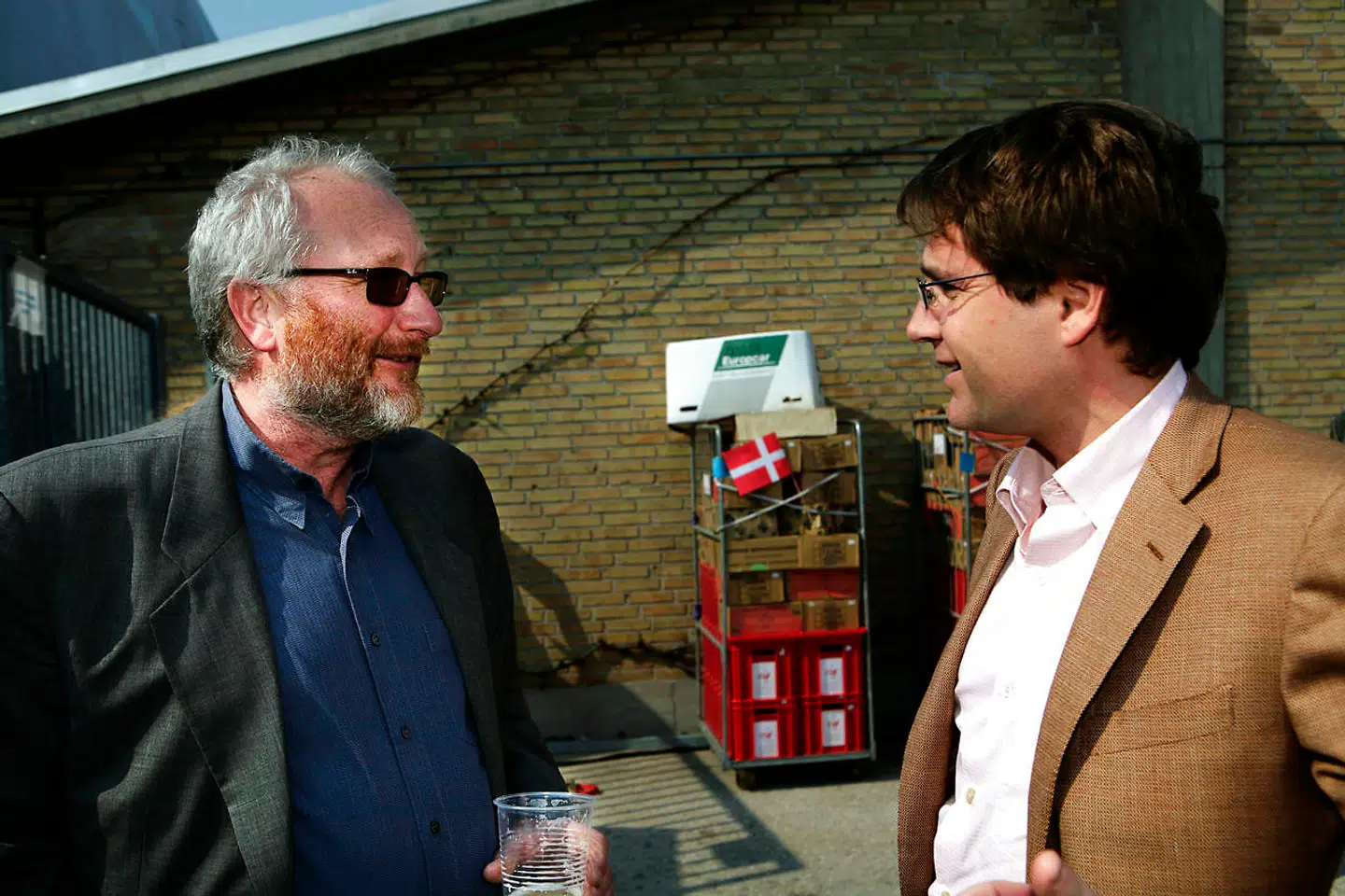 Filmproducenten Peter Aalbæk Jensen ses her sammen med den daværende kulturminister Brian Mikkelsen til Lars von Triers 50-års fødselsdagsfest i Filmbyen i Avedøre i 2006.