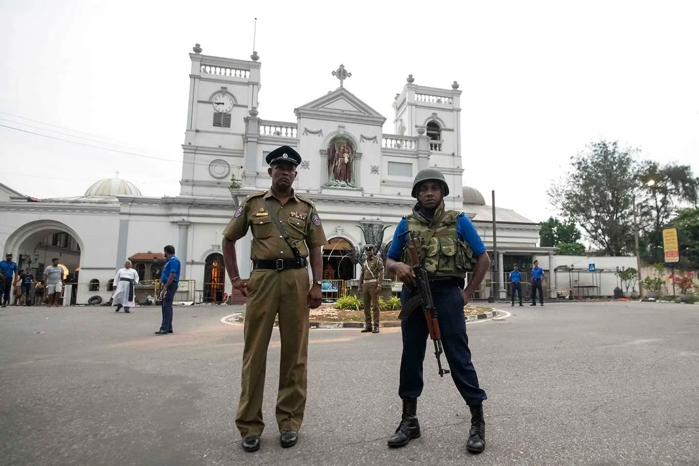 Sri Lankas myndigheder frygter, at terrorister vil slå til igen. Politiet har udpeget fem steder, hvor man særligt frygter angreb.