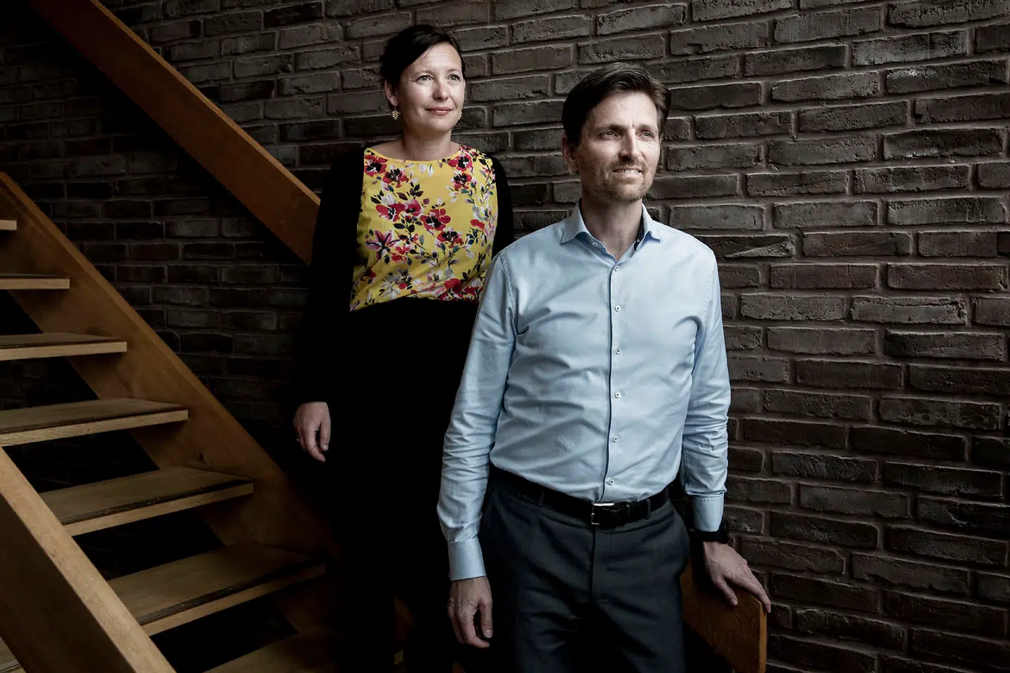 Et nyt samarbejde mellem Danica Pension og Institut for Folkesundhedsvidenskab ved Københavns Universitet skal afdække mentale helbredsproblemer og sætte fokus på at udvikle løsninger, der skal forebygge mobilafhængighed, stress og mistrivsel. Danicas adm. direktør, Ole Krogh Petersen, og professor Naja Hulvej Rod fra KU fotograferet hos Danica Pension i Lyngby.