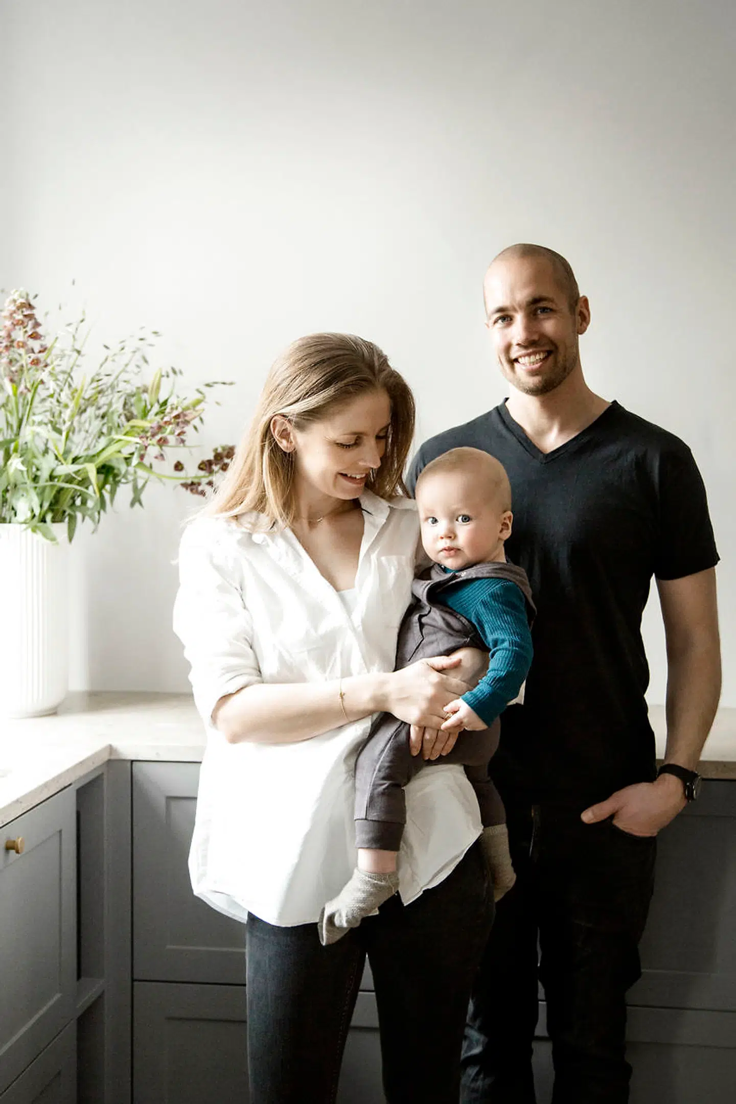 Kristine Anthoni Brandis og Casper Brandis bor sammen med deres to børn i en lejlighed i to plan på 160 kvadratmeter på Frederiksberg.