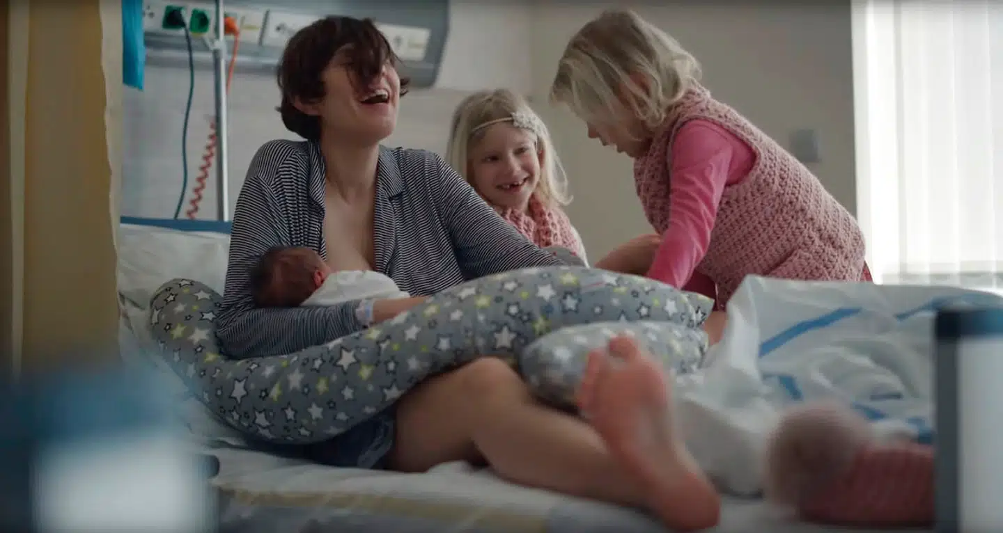 15 kvinders fødsel fra Danmark, Ungarn, Grækenland og Tjekkiet er portrætterer i en ny valg-video, der skal få flere til at stemme til europaparlamentsvalget. Alle fødslerne er ifølge parlamentet autentiske.