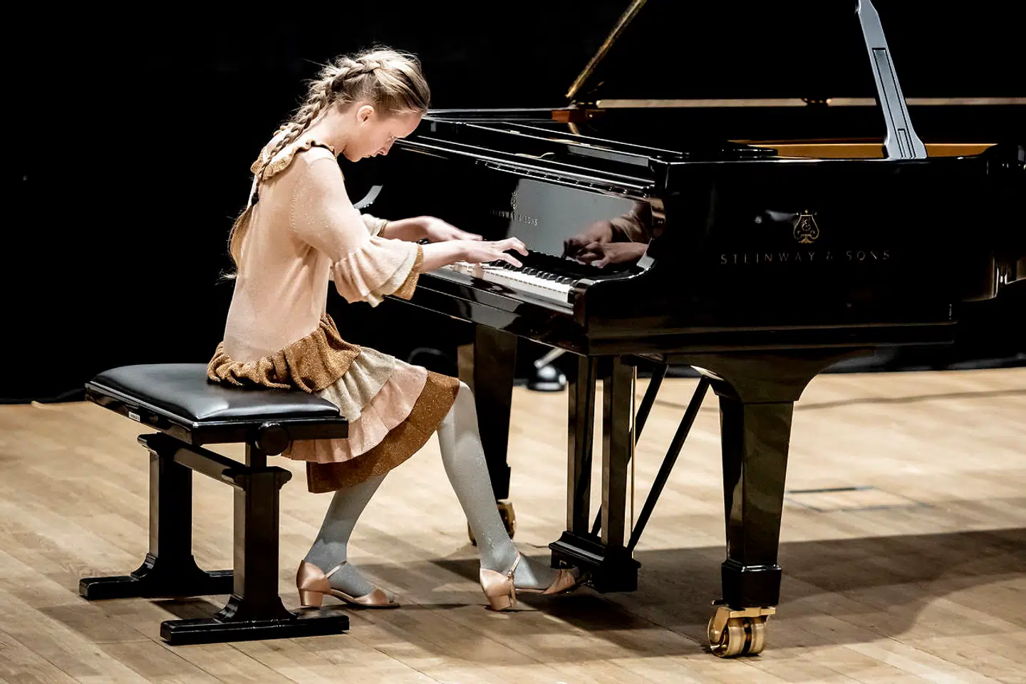 Annika Brix Severinsen har spillet klaver i seks af sine bare ti leveår.