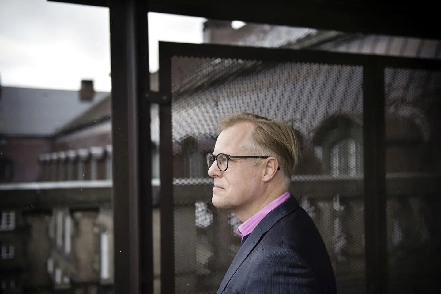 Bogen »Carl - prisen for et liv i politik« udkommer i morgen - 29. april - heri fortæller han om de markante begivenheder fra sit liv i dansk politik.