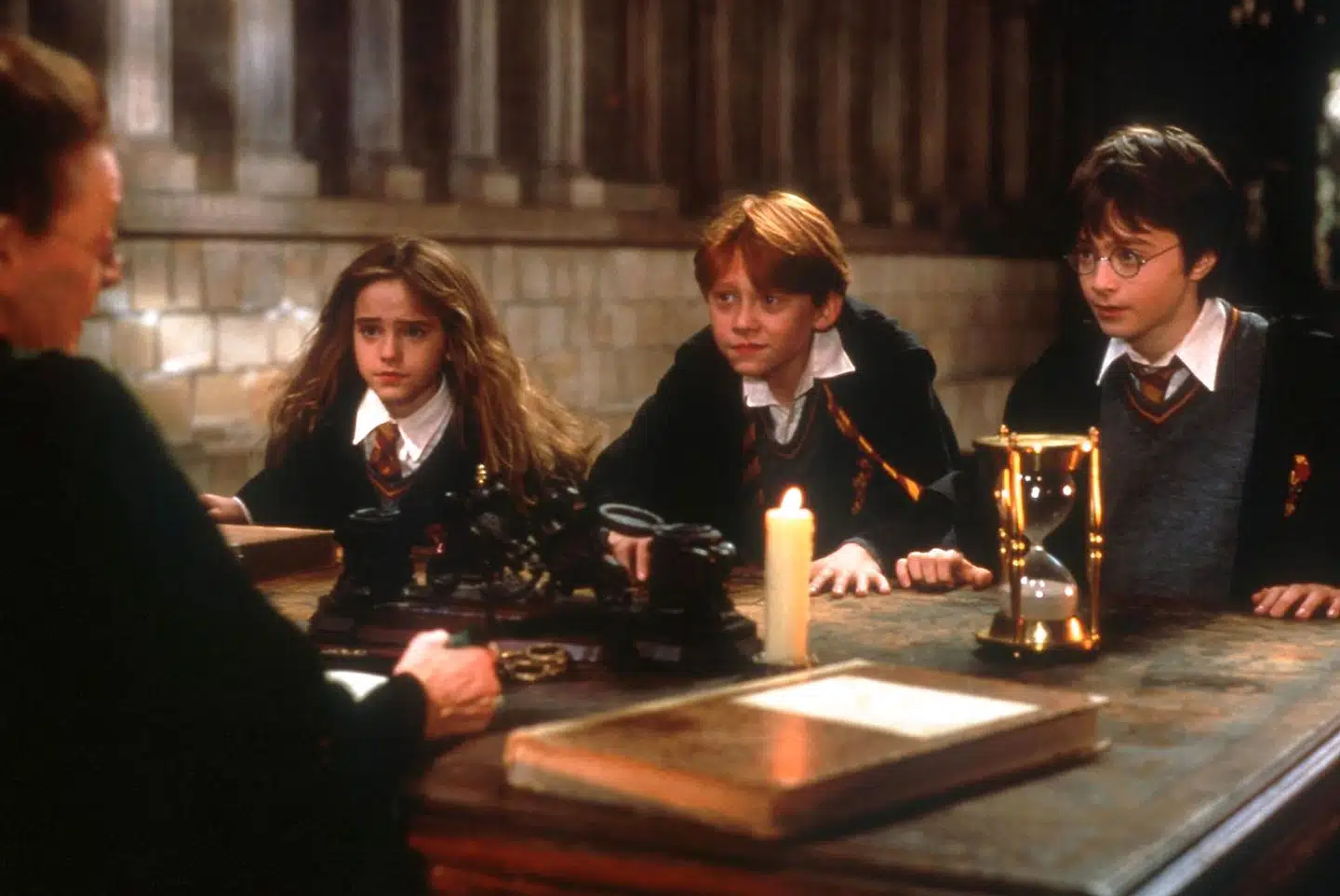 Selv voksne fans græder, når de kommer helt tæt på scenografi og kostumer fra Harry Potter-filmene. Her er det fra »Harry Potter og Hemmelighedernes kammer«. Emma Watson, Rupert Grint og Daniel Radcliffe.