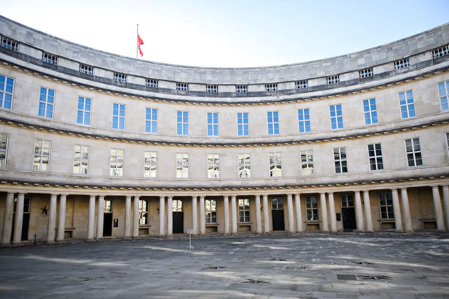 »Udbudsprocessen var udtryk for en himmelråbende uvidenhed om tolkning som profession, og i Rigspolitiet har I ladet jer besnakke af et privat firma, der absolut intet professionelt kendskab har til straffesager eller til politiets – og dermed tolkenes – arbejdsmetoder,« skriver Carina Graversen.