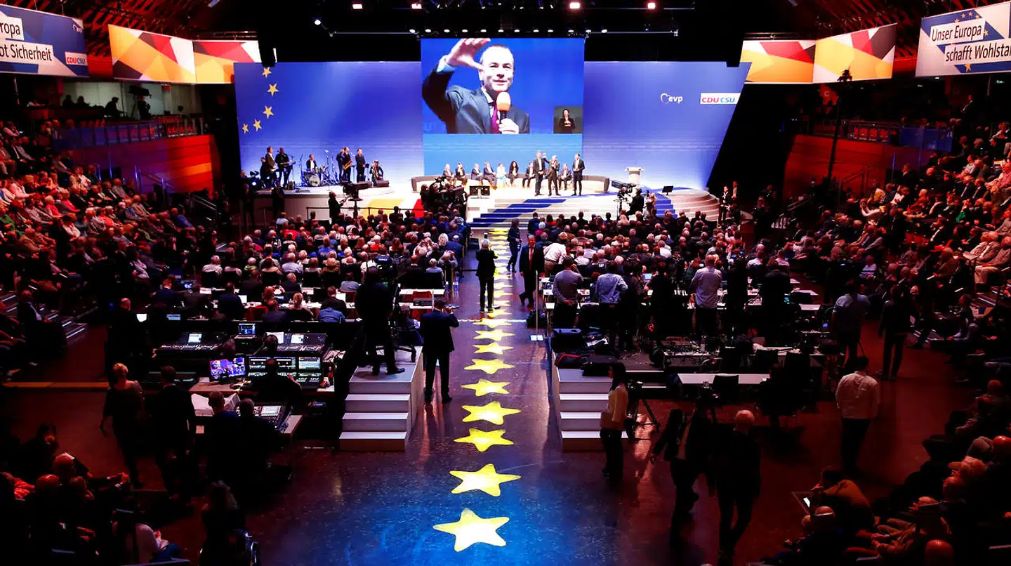 De tyske konservative skød lørdag valgkampen i gang i Münster ved et stort valgmøde. Blandt talerne var spidskandidat Manfred Weber og de to nye partiformænd, Annegret Kramp-Karrenbauer (CDU) og Markus Söder (CSU). Kansler Angela Merkel var ikke til stede, men var alligevel det store samtaleemne.