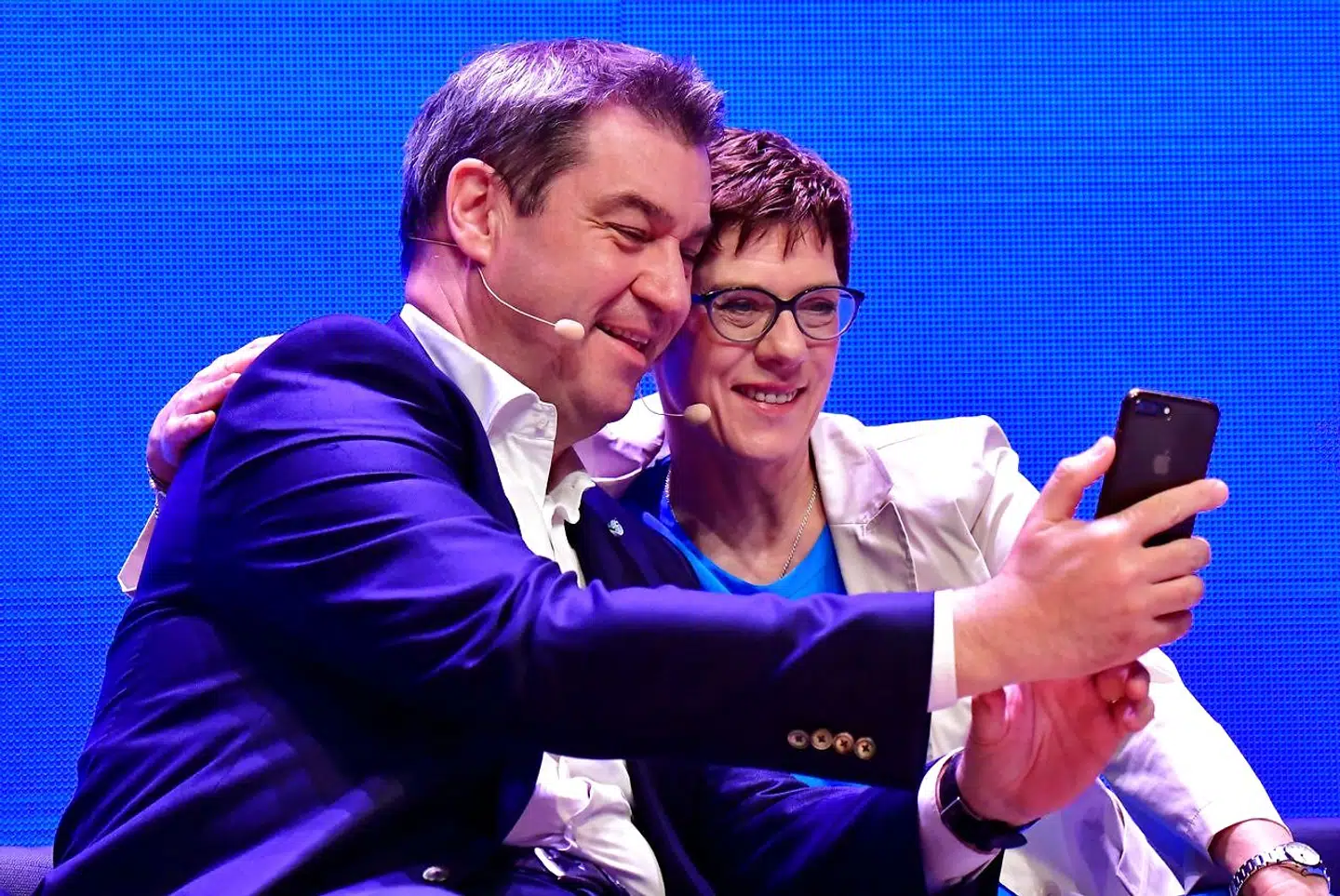 Annegret Kramp-Karrenbauer og Markus Söder, de nye formænd for CDU og CSU, gjorde meget ud af at fremstå harmoniske ved vælgermødet i Münster. Men forude venter vanskelige beslutninger.