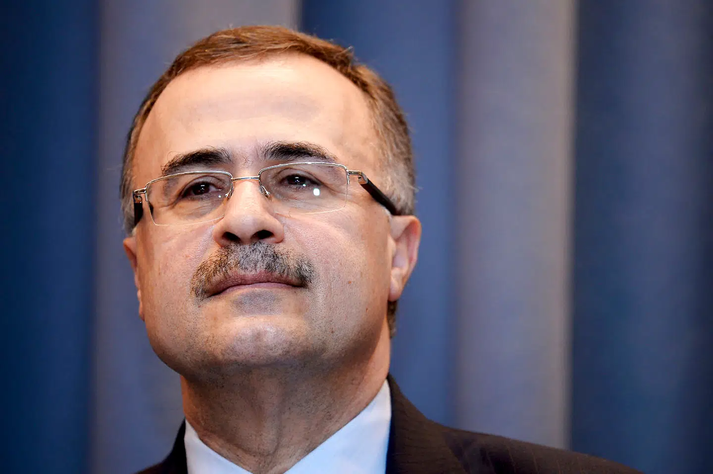 Amin Nasser, der er chef for det statslige saudiarabiske olieselskab Saudi Aramco, er selv trådt mere frem i rampelyset i takt med, at selskabet åbner sig for offentligheden. Han ses lige så ofte i jakkesæt som i arabiske gevandter.