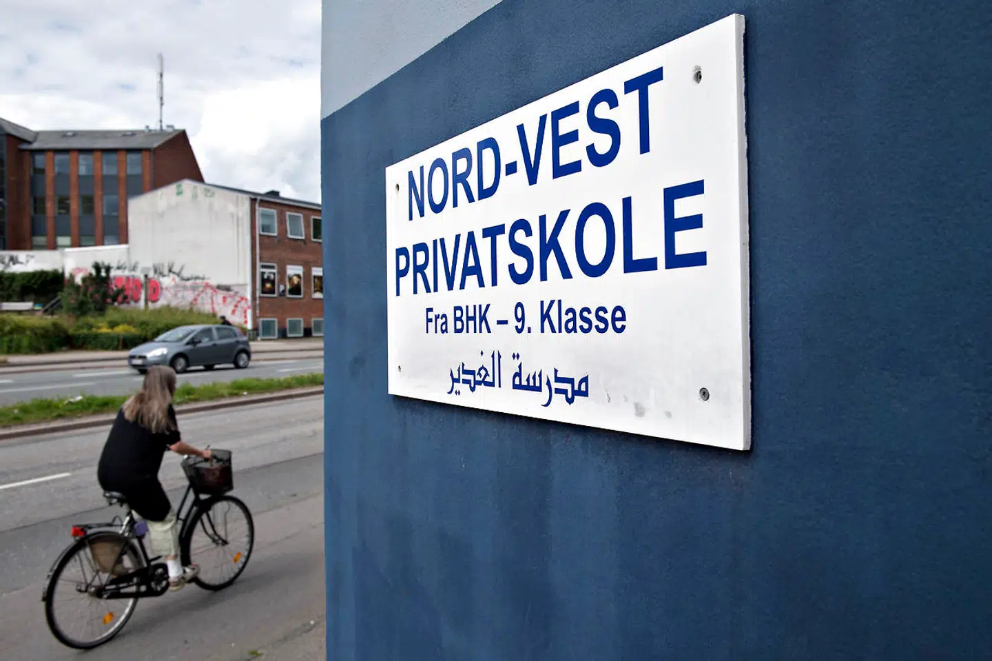 Inden den muslimske friskole Nord-Vest Privatskole i 2017 lukkede efter at have mistet sit statslige tilskud, blev der fundet undervisningsmateriale med referencer til hellig krig. En ny rapport fra Institut for Menneskerettigheder stiller skarpt på yderligere problematiske forhold på muslimske friskoler i Danmark.
