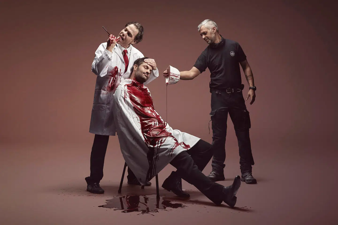 Operaen går til musicalen med Stephen Sondheims mesterværk, den bloddryppende »Sweeney Todd«. Palle Knudsen spiller og synger titelrollen.