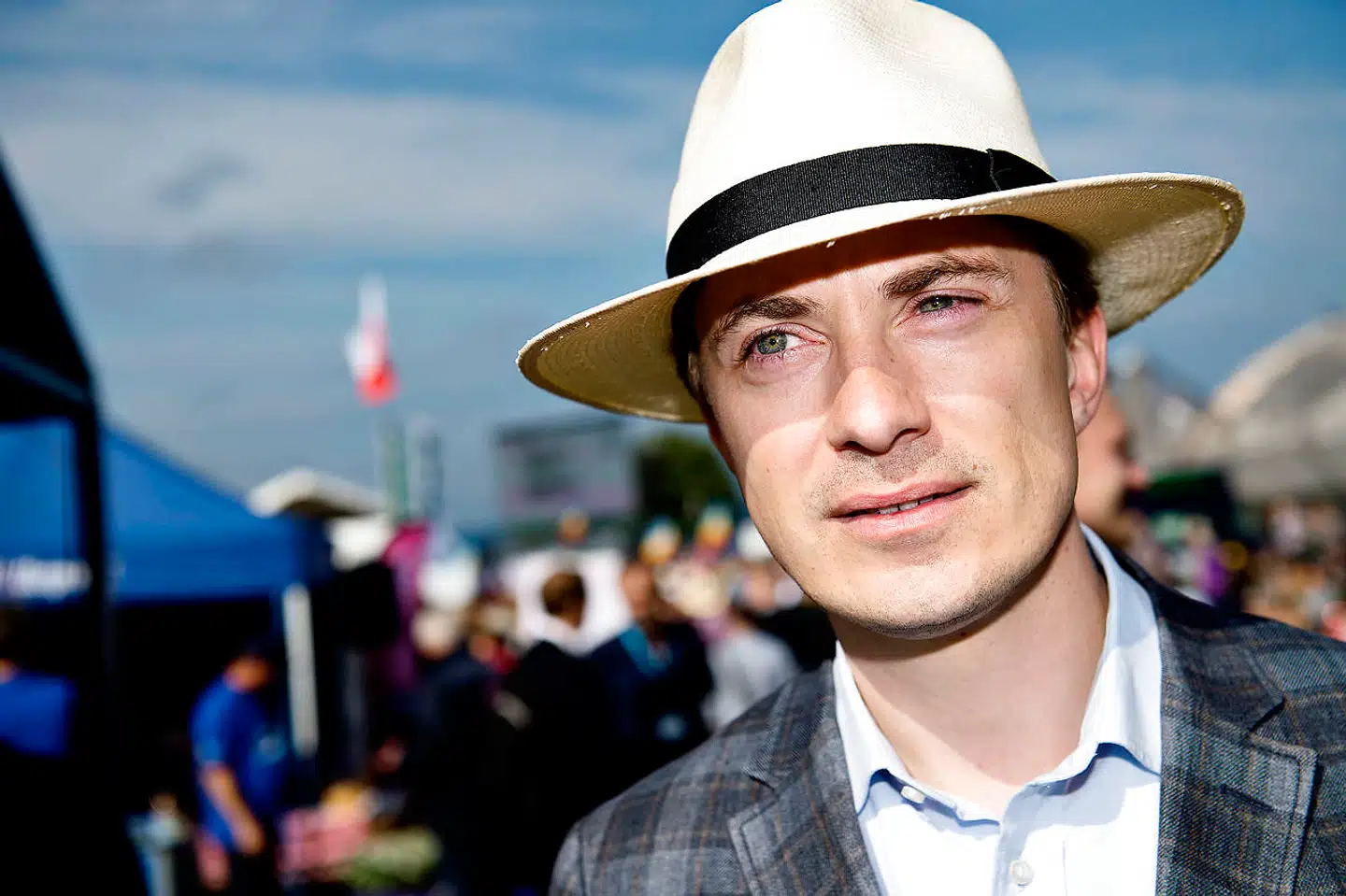 Morten Messerschmidt mener, at man skal skele til Luxembourg og gøre det gratis at køre i busser og tog i de største danske byer.