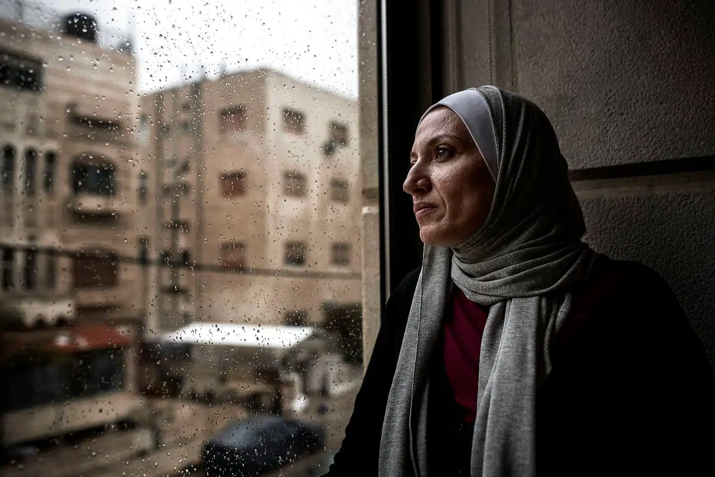 Hala Ahed er advokat og aktivist. Hun vil af med Jordans kvindeundertrykkende arvelov, men møder hård modstand i det konservative kongedømme.