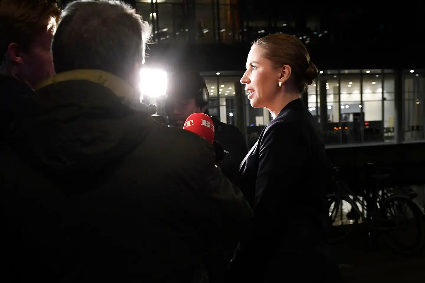 Dette billede er fra 31. marts i år, hvor Lars Løkke Rasmussen og Mette Frederiksen mødtes i deres første TV-duel nogensinde i DR-Byen.