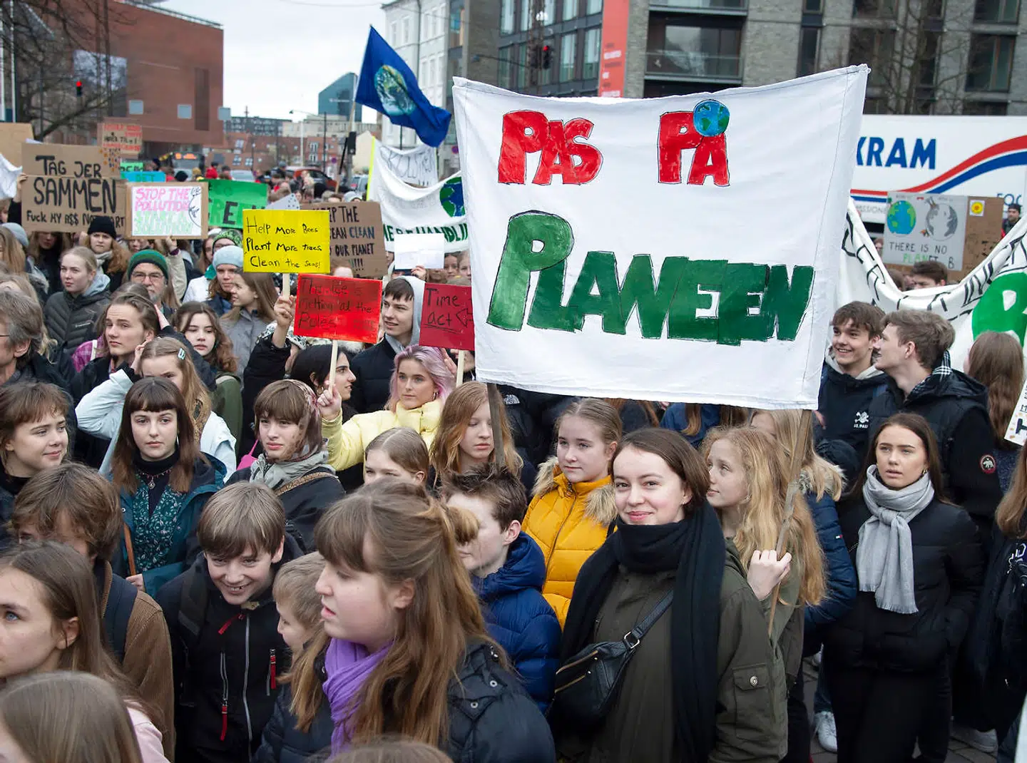 Unge demonstranter i Sverige, og som her i Danmark, har været med til at bringe klima helt frem på politikernes dagsorden. Nu har svenske tilhængere af atomkraft grebet bolden og fremhæver, at atomkraftværker kan være med til at begrænse CO2-udledningen.