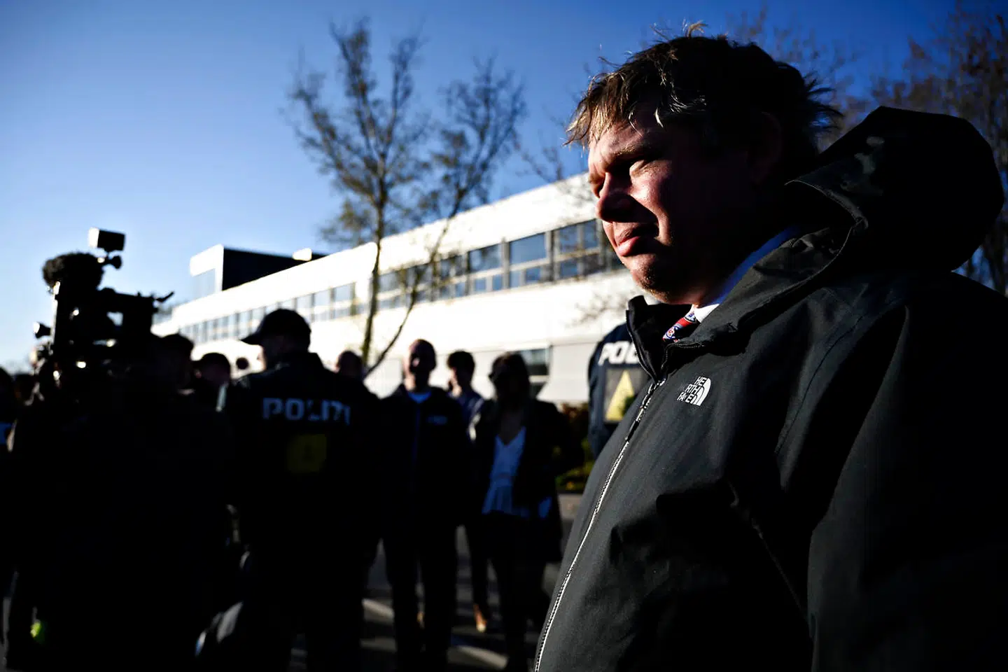 »De fremmede fjender er dem, der kæmper en krig mod Danmark,« siger stifter og partileder af partiet Stram Kurs, Rasmus Paludan.