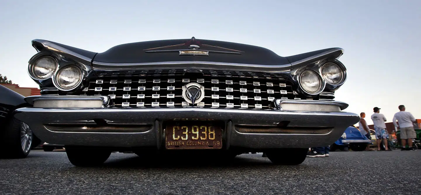 En 1959 Buick til et canadisk »Cars & Coffee«-arrangement i Langley, British Columbia. Fra den spæde start i begyndelsen af nullerne er »Cars & Coffee« blevet et globalt fænomen.