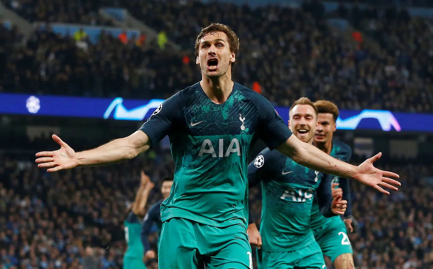 Den evige angrebsreserve Fernando Llorente blev sendt ind, da skadesramte Tottenham løb tør for midtbanespillere i det episke kvartfinaledrama mod Manchester City i Champions League – og reducerede til 4-3. Målet sendte sensationelt Manchester City ud af mesterligaen, fordi VAR to gange gik Tottenhams vej. Til stor lettelse for Christian Eriksen (th.), som langt inde i overtiden så ud til at koste sit hold triumfen. Foto: Andrew Yates/Reuters/Ritzau Scanpix