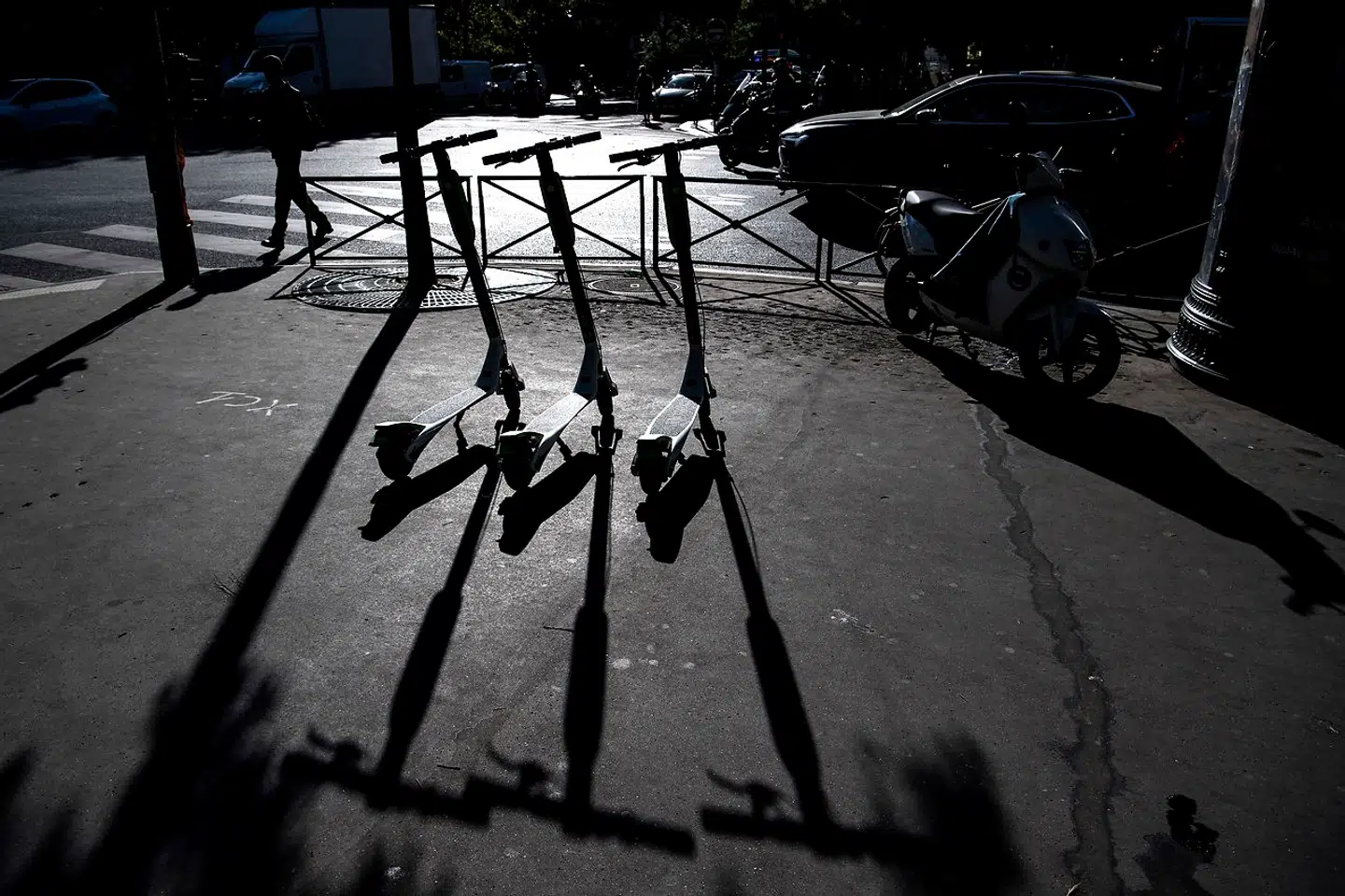 Pludselig først på sommeren i 2018 havde udlejningsfirmaer stillet deres løbehjul op i en række europæiske storbyer som her i Paris.