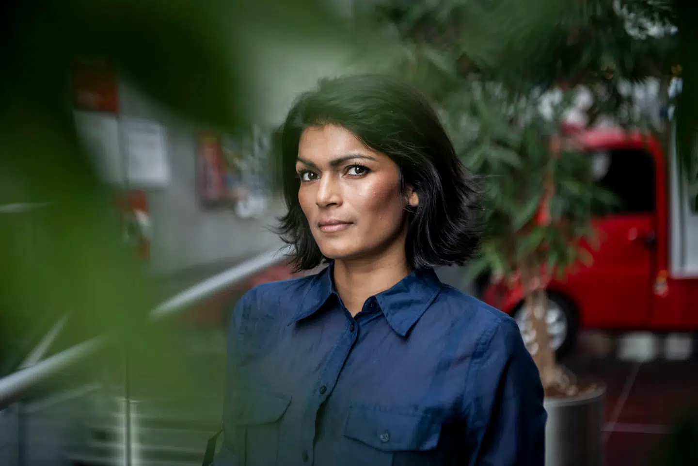 Ulla Essendrop er født i Indien og adopteret til Danmark som tre-årig. Derfor ramte Sara Omars bog »Dødevaskeren« hende ekstra hårdt. »Det er så rystende at læse om, hvordan kvinder stadig kan blive betragtet som andenrangs eksistenser,« siger hun.