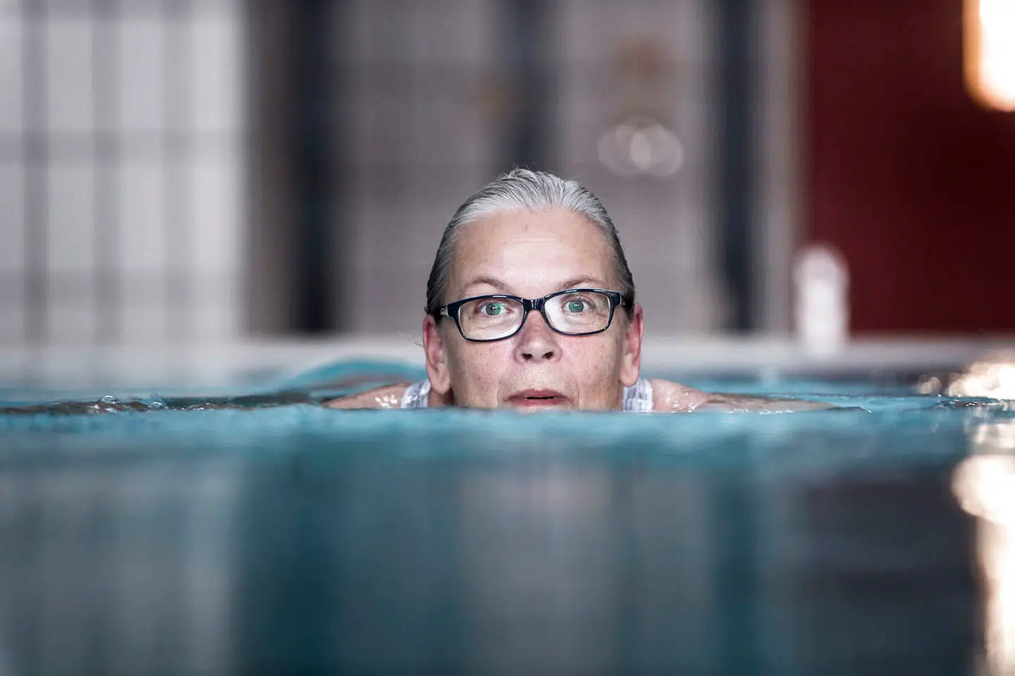 Det er snart 15 år siden, Anne Guldager fik konstateret gigt i rygsøjlen – kaldet Morbus Bechterew – og der har været mange barske år frem til i dag. I årevis blev hun med egne ord proppet med medicin, uden at det hjalp. Nu vil læge- og patientorganisationer sætte ind mod overflødige og i nogle tilfælde skadelige behandlinger.