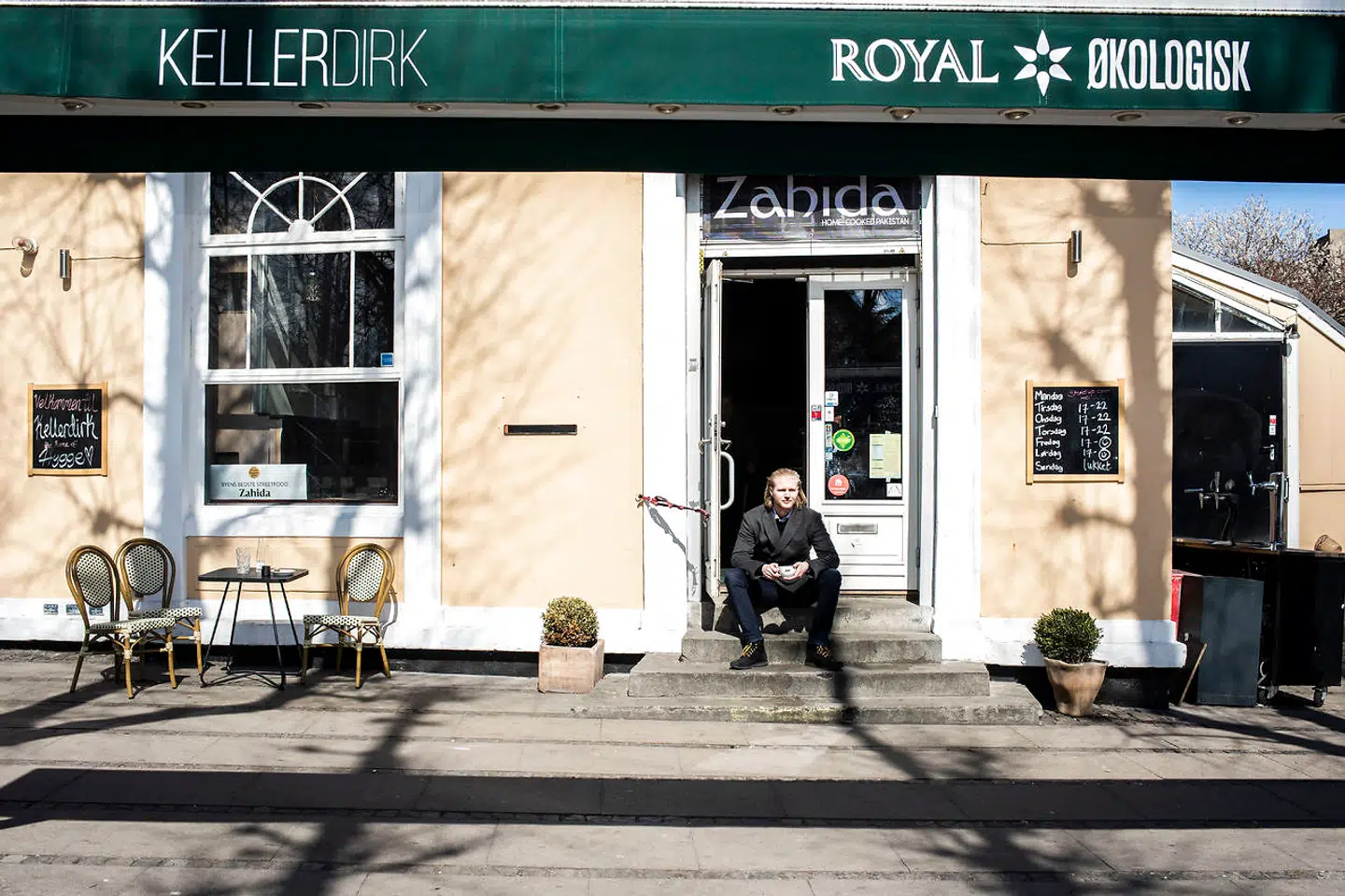 Daglig leder Robin Ungermann foran Café Kellerdirk på Frederiksberg. Den legendariske café skal rives ned for at give plads til et nyt væksthus ved siden af Aveny-T. »Men indtil januar 2020 fortsætter vi som hidtil med restaurtant og events,« forsikrer Robin Ungermann.