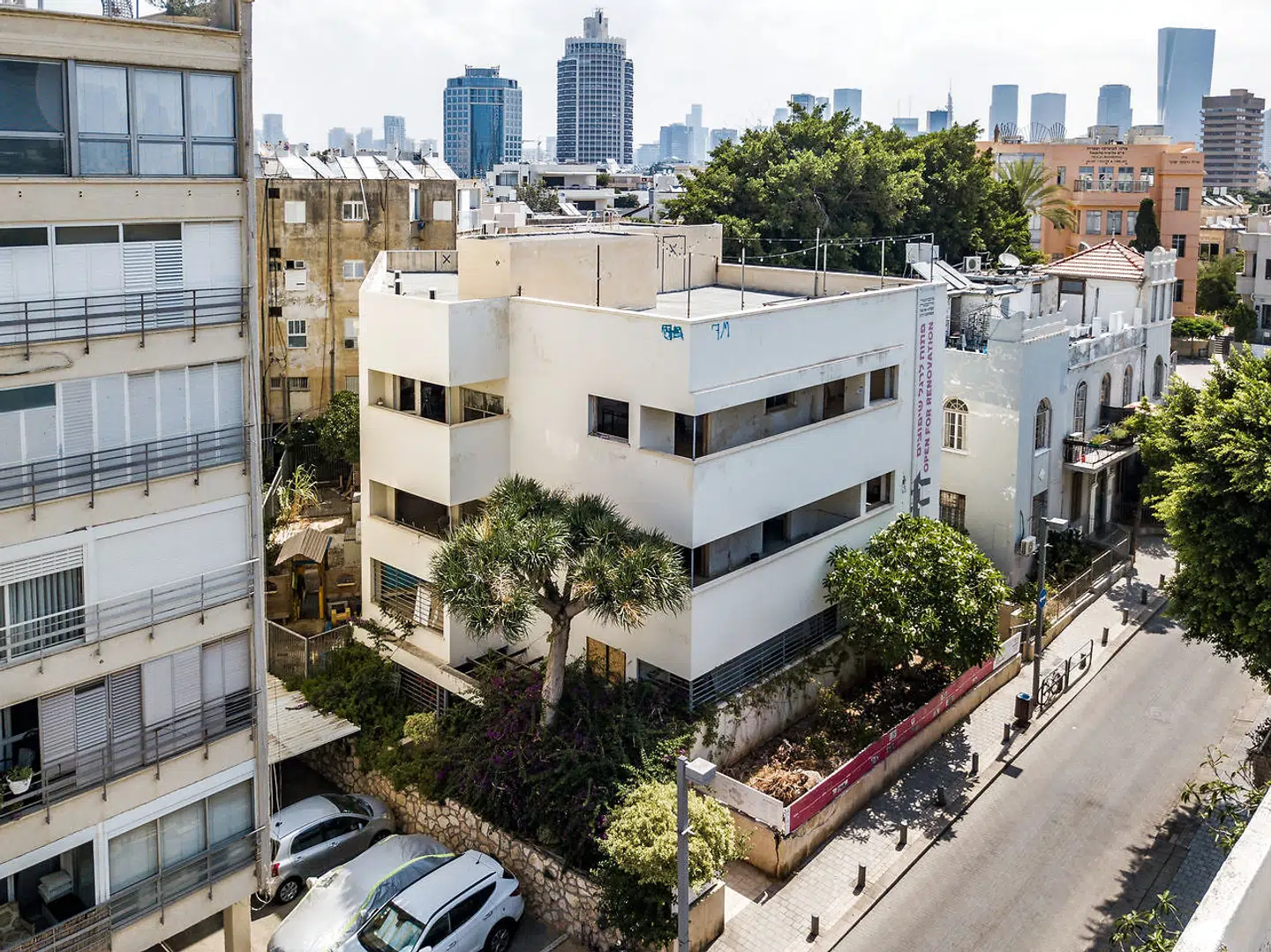 Familien Lieblings hus blev rejst i 1936. Nu arbejder Bauhaus-eksperter, blandt andet specialuddannede håndværkere fra Tyskland, med at føre huset tilbage til tidligere tiders glans, så det kan står klar som videnscenter til efteråret.
