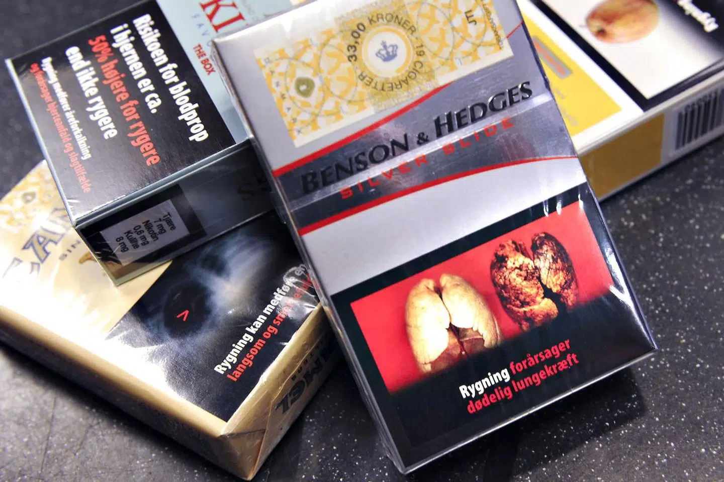 Joachim B. Olsen advarer mod højere tobaksafgifter: »41 pct. af rygerne er arbejdsløse eller pensionister. Og næsten alle af de mest socialt udsatte borgere ryger. Det er disse mennesker, som højere afgifter vil ramme hårdest. Er det virkelig rimeligt?«