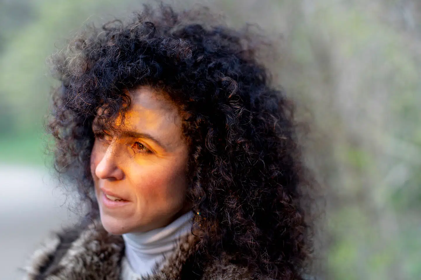 »Jeg havde en klar fornemmelse af, at der var nogle børn, som min far helst ikke så, at jeg hang ud med. Det var de brune børn ovre fra blokkene,« siger May el-Toukhy.