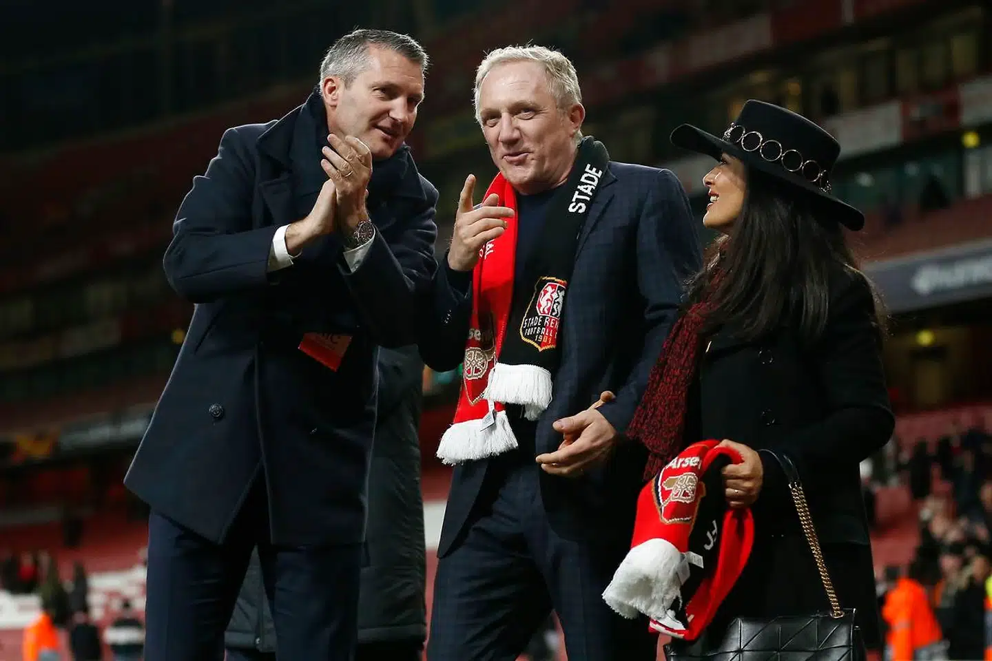 Milliardæren Francois-Henri Pinault (i midten) ejer fodboldklubben Stade Rennais. Han er gift med den mexicanske skuespiller Salma Hayek (til højre).