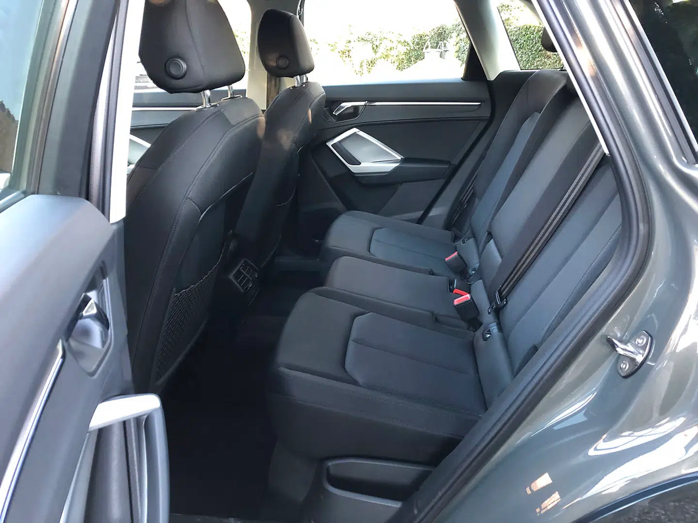 Bagsædepladsen er fin, og fordi sæderne kan forskydes i længeretningen, kan du selv prioritere mellem bagsædeplads og bagageplads.