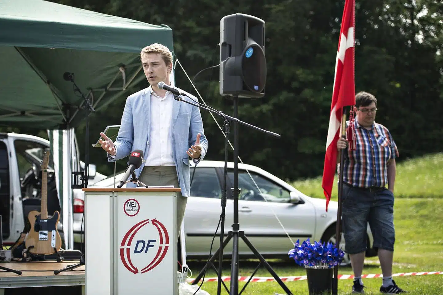 Marie Høgh er enig med Morten Messerschmidts forslag om en nationaldag: »Men det er mange kolde fadøl og våde ideologiske drømme for sent at gøre grundlovsdag til nationaldag. Derfor er Messerschmidts forslag om valdemarsdag, hvor Dannebrog dalede ned fra himlen, helt oplagt.«