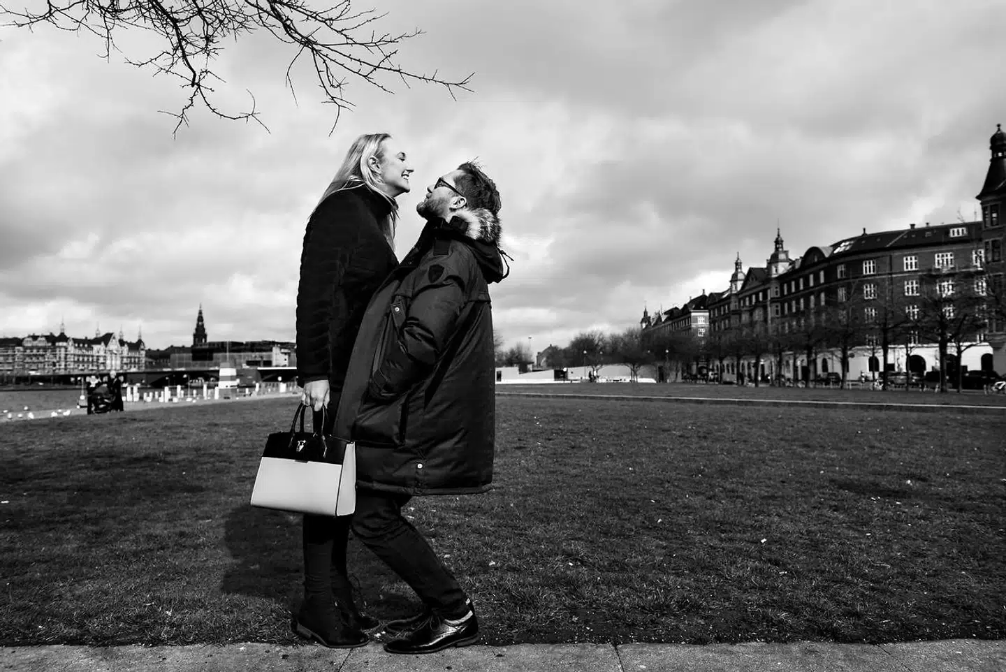 Lasse Rimmer og Line Hoffmeyer skal giftes i sensommeren. »Ægteskabsløftet er et enormt voldsomt løfte, for det er et løfte om, at hvis det er dig, der går bort, så bærer jeg det,« siger Lasse Rimmer.