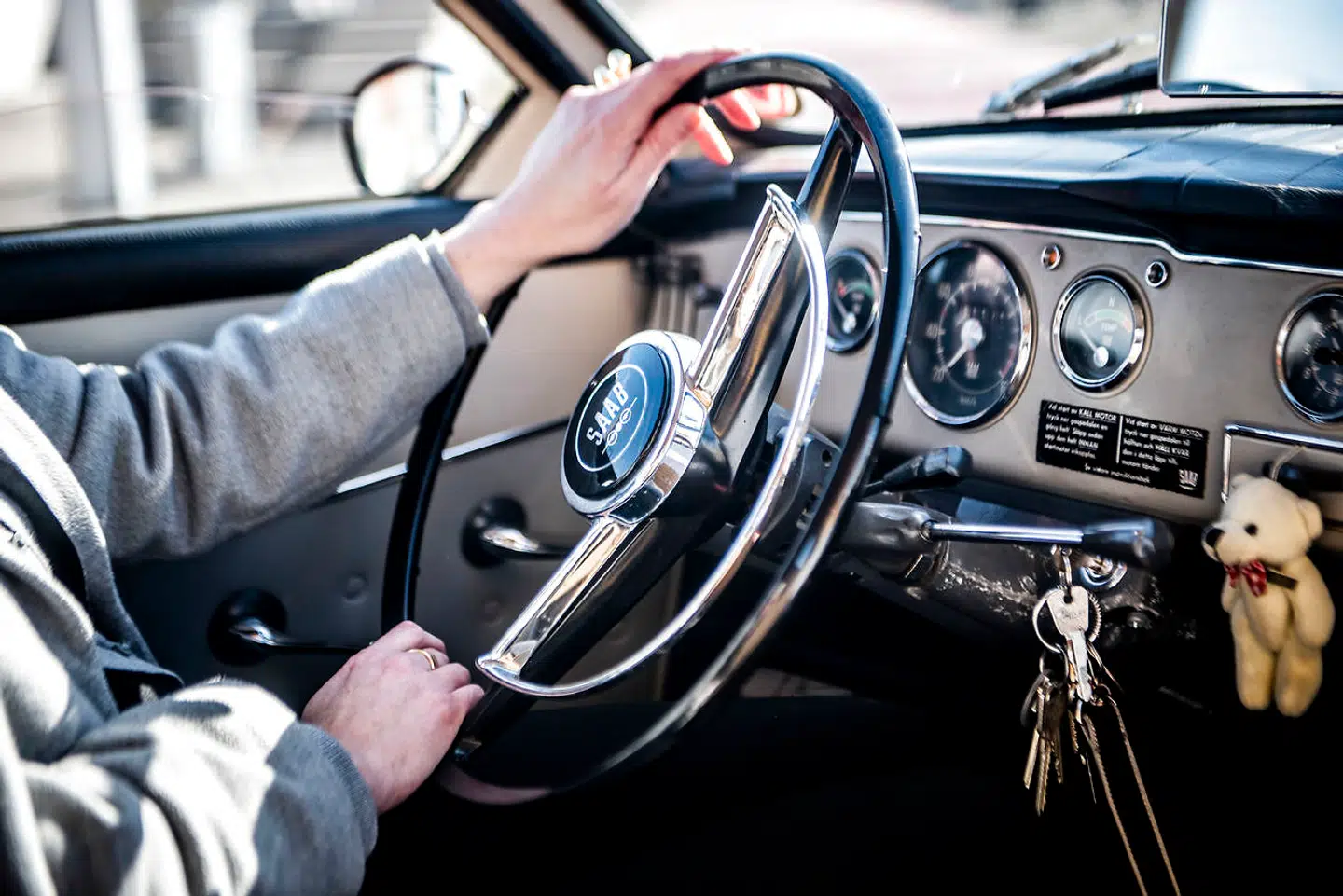 Fascinationen af det gode design, værdsættelsen af sikkerhed og den solide kvalitet er noget af det, Marie-Louise Munter sætter pris på ved Saab.