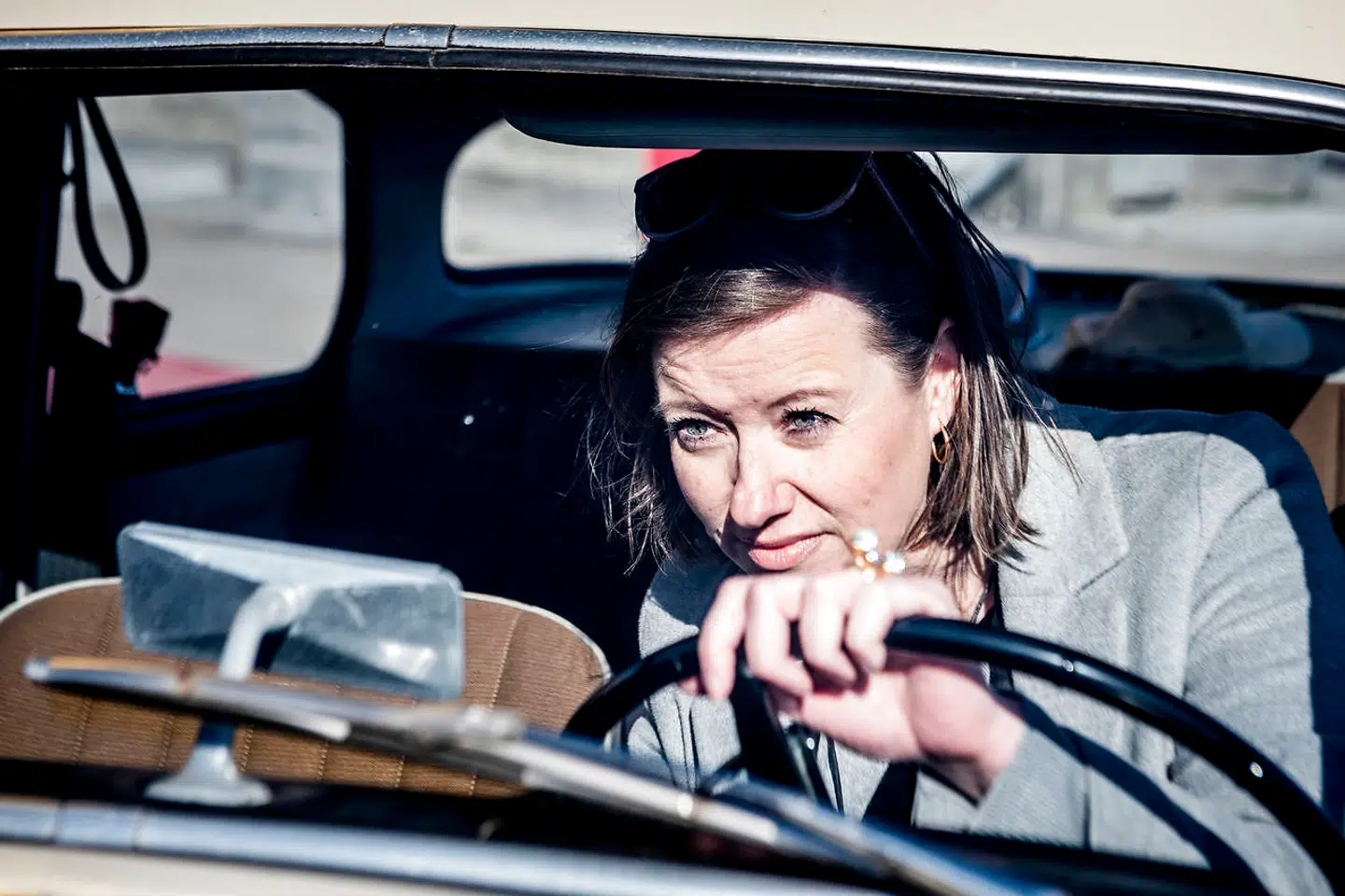 Marie-Louise Munter har især noget med Saabs design. »Jeg har altid godt kunnet lide designet, der stak lidt ud og var anderledes. Der er noget med måden, bilen kigger på dig, som jeg altid har været vild med hos Saab. En Saab har gode øjne,« siger hun.