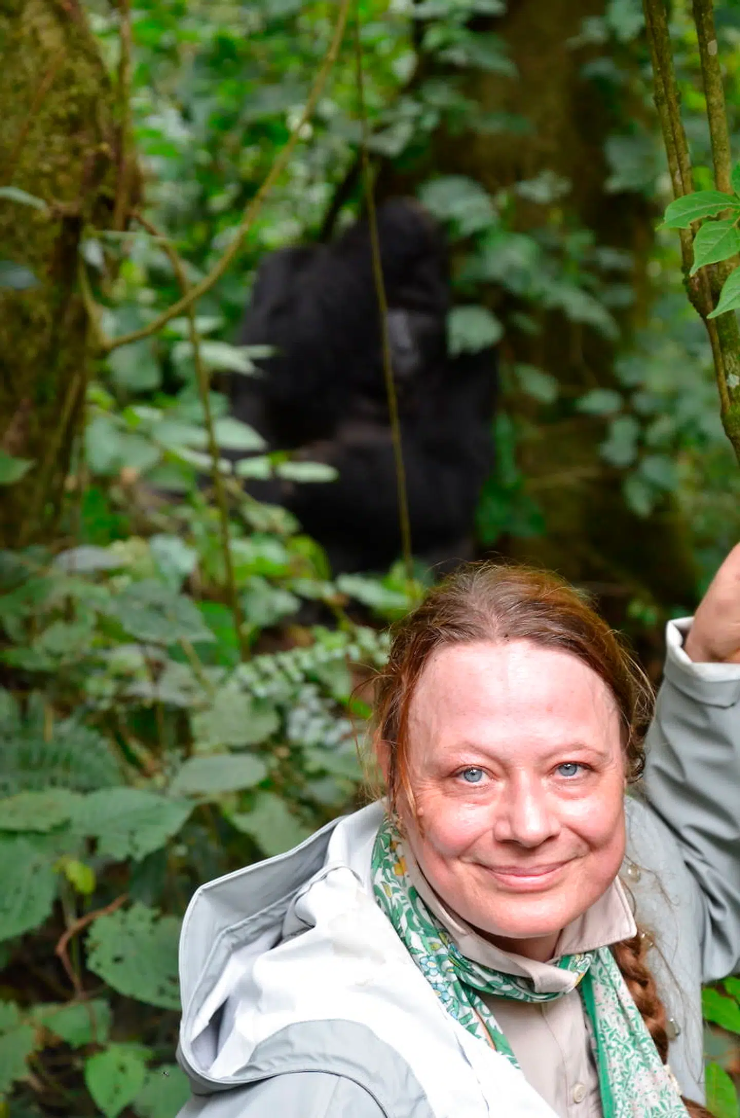 Ingen makeup, totalt udmattet, men lykkelig. Bag mig har Silverback lige afsluttet, hvad der lignede en kærlighedsakt.