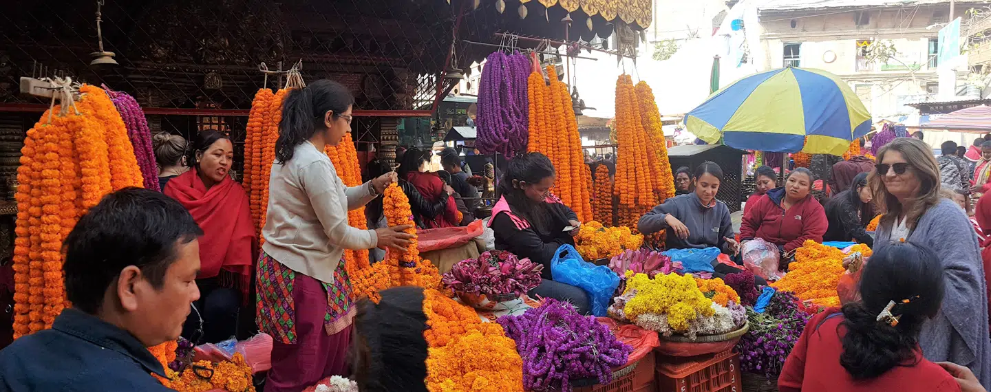 Kathmandu har udviklet sig til et farverigt kaos i nogle bydele, blandt andet turistgaden Thamel.