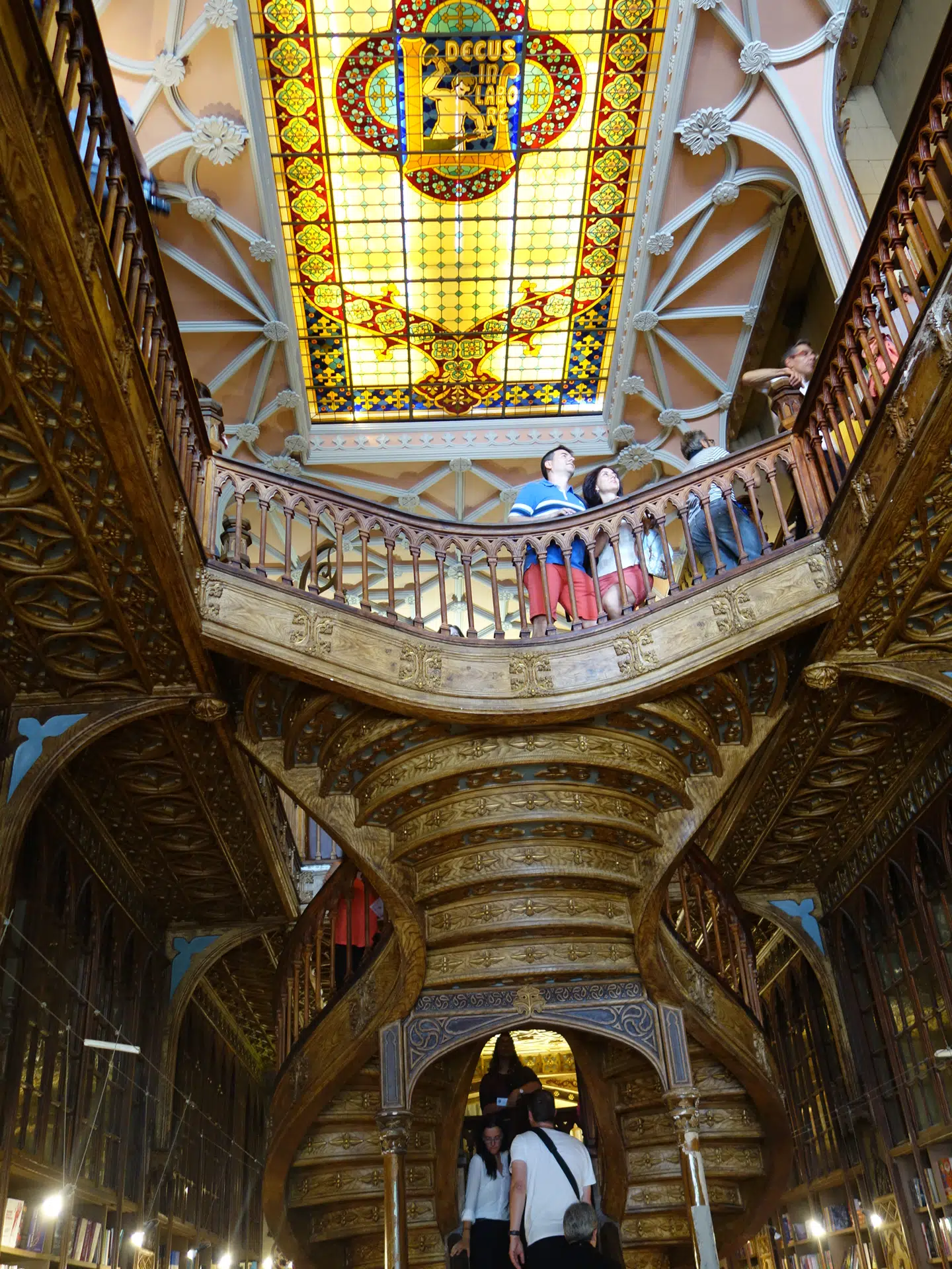 Harry Potter-universet er grunden til, at boghandlen Livraria Lello bliver bestormet af fans, der vil se, hvor J. K. Rowling fik inspiration til Hogwarts.