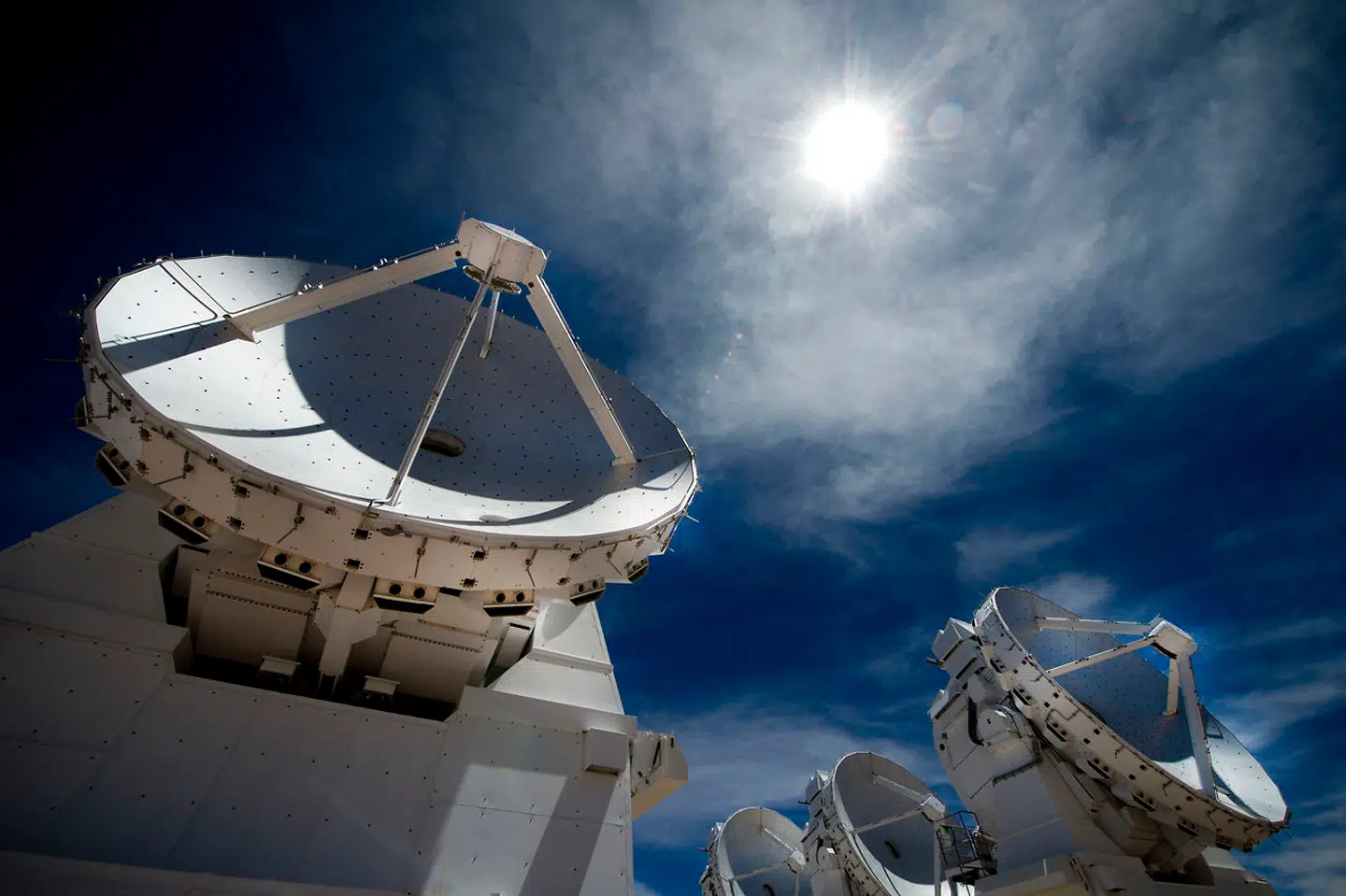 Radioteleskoper som disse i Chile har spillet en helt afgørende rolle for at få det videnskabshistoriske billede i hus.
