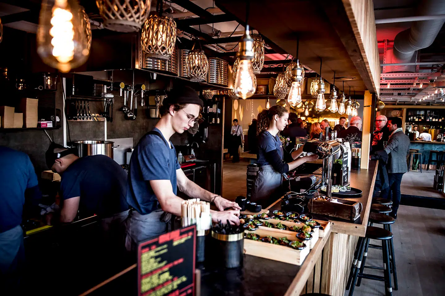 17. november 2017 åbnede Tivoli Food Hall med i alt 15 madstader som en del af det nye 6000 kvadratmeter store Tivoli Hjørnet.