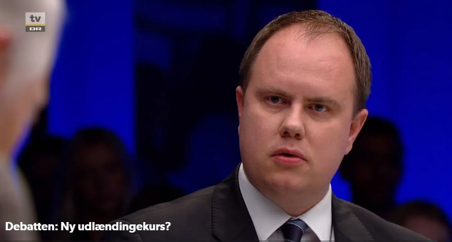 »Undskyld?« udbrød Dansk Folkepartis udlændingeordfører, Martin Henriksen, da han pludselig blev afbrudt midt i en sætning under et direkte program på DR. Foto: Screenshot fra programmet Debatten.